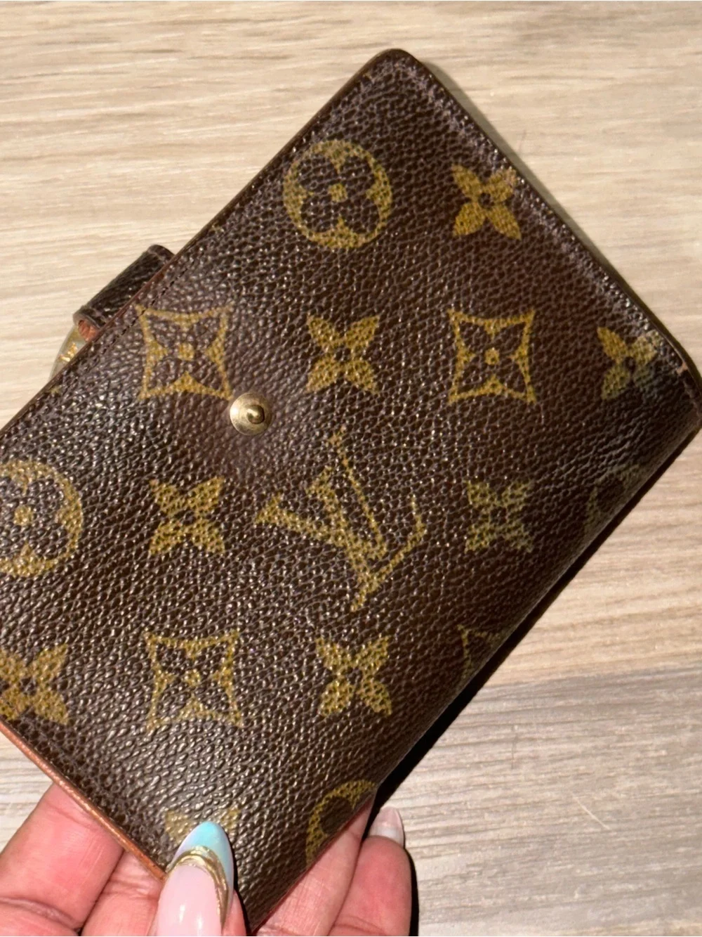 Louis Vuitton Monogram Kisslock Wallet- PRELOVED CONDITION